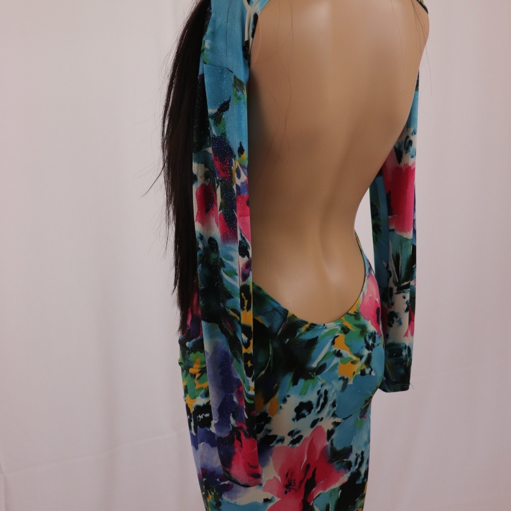 Custom floral backless dress - Picture 7 of 7